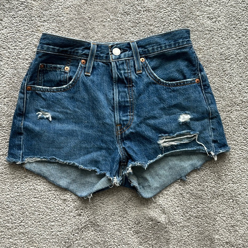 Levi’s 501 Shorts | Size 24